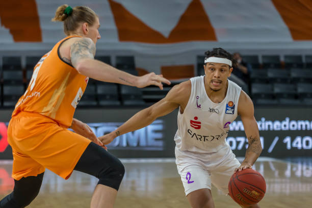 他更进一步 他更进一步